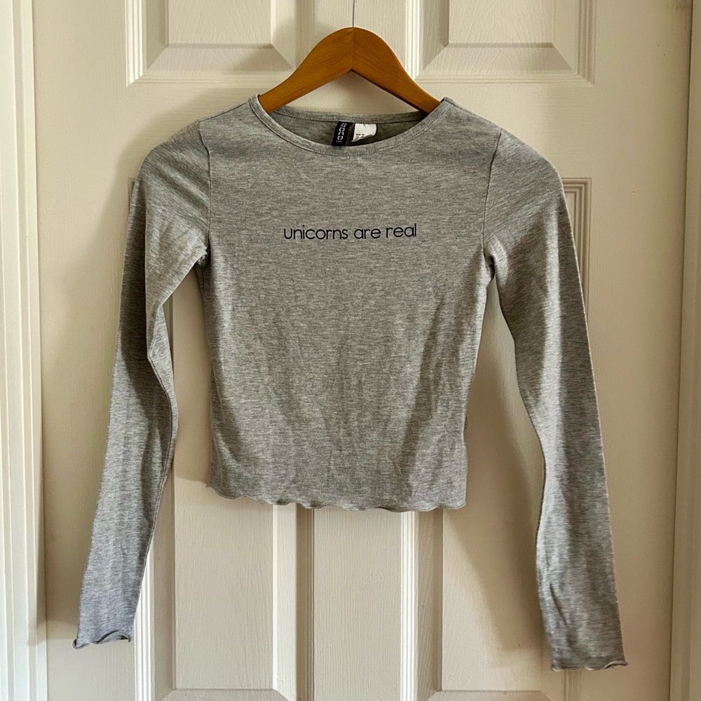 H&M Gray Long-Sleeve Graphic Tee - 'unicorns are real'